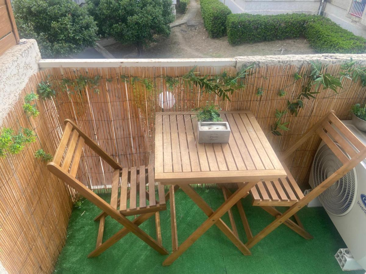Apartment T2 Chaleureux A 5 Mn Du Centre/plage Avec Parking *